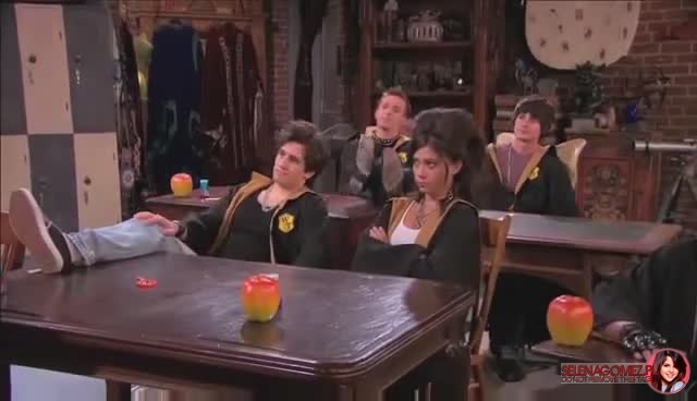 wizards_of_waverly_place_season_4_episode_2_part_2_mp40471.jpg