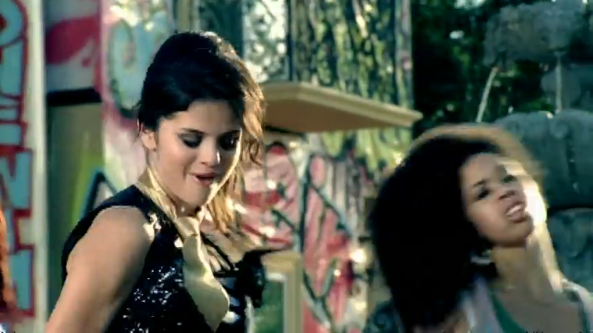 Selena_Gomez_-_Tell_Me_Something_I_Don_t_Know_-_YouTube_28480p29_mp40301.png