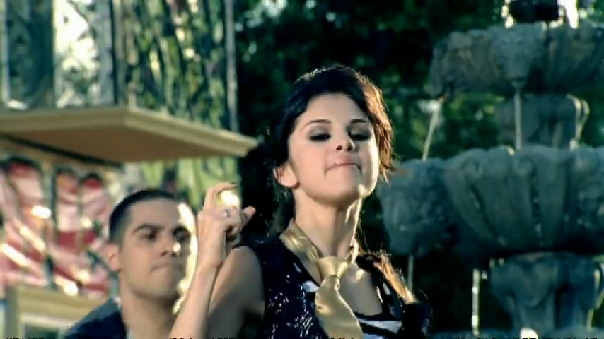 Selena_Gomez_-_Tell_Me_Something_I_Don_t_Know_-_YouTube_28480p29_mp40305.png