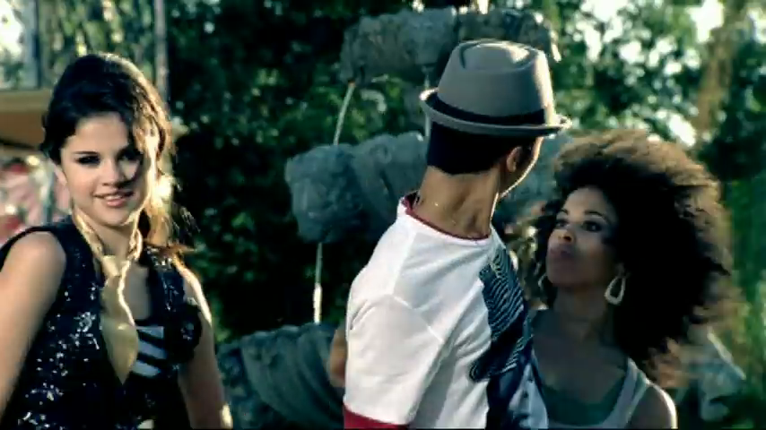 Selena_Gomez_-_Tell_Me_Something_I_Don_t_Know_-_YouTube_28480p29_mp40340.png