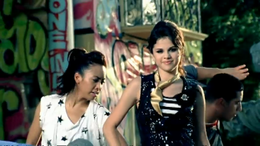 Selena_Gomez_-_Tell_Me_Something_I_Don_t_Know_-_YouTube_28480p29_mp40347.png