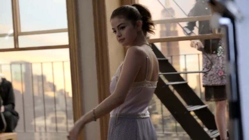 Up_Close_with_Selena_Gomez_for_Coach_Spring_2018_-_YouTube_28480p29_mp40101.png