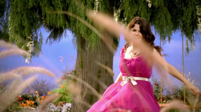 Selena_Gomez_-_Fly_to_Your_Heart_-_YouTube_28720p29_mp40292.png
