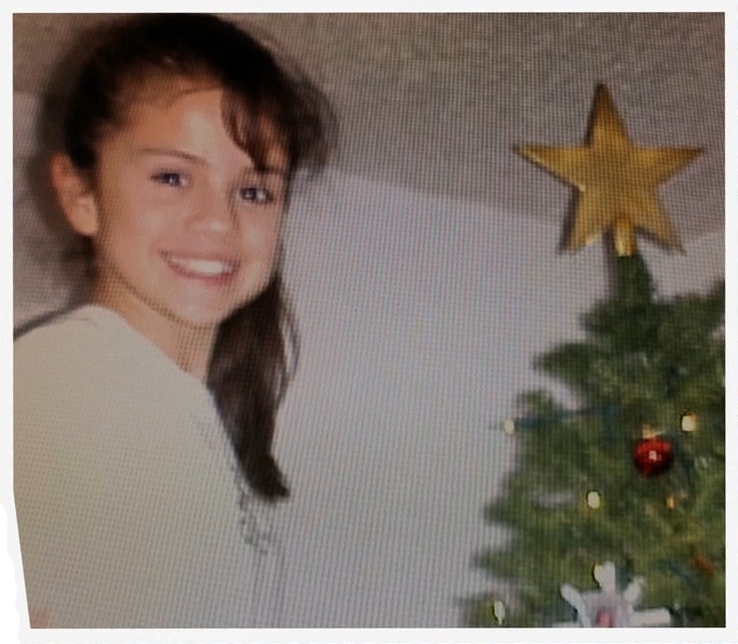 Selena-plus-Chef-Christmas-5.jpg