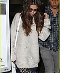 selena-gomez-back-in-los-angeles-after-press-tour-04.jpg