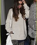 selena-gomez-back-in-los-angeles-after-press-tour-07.jpg