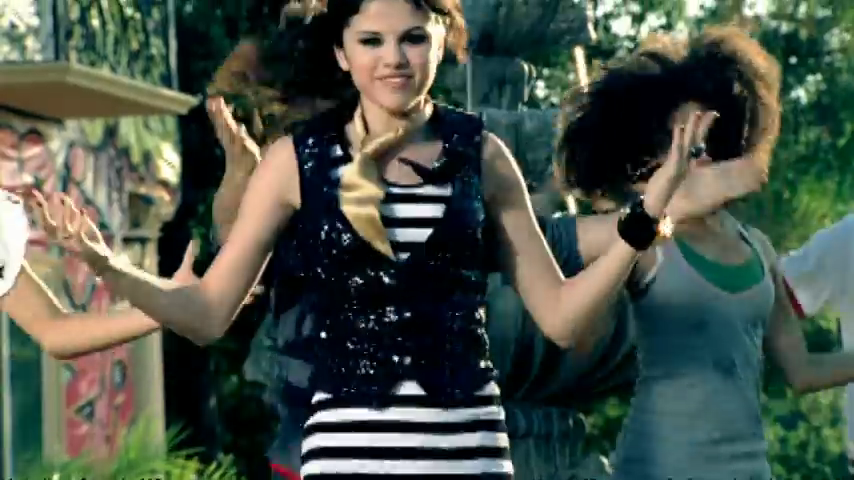 Selena_Gomez_-_Tell_Me_Something_I_Don_t_Know_-_YouTube_28480p29_mp40240.png