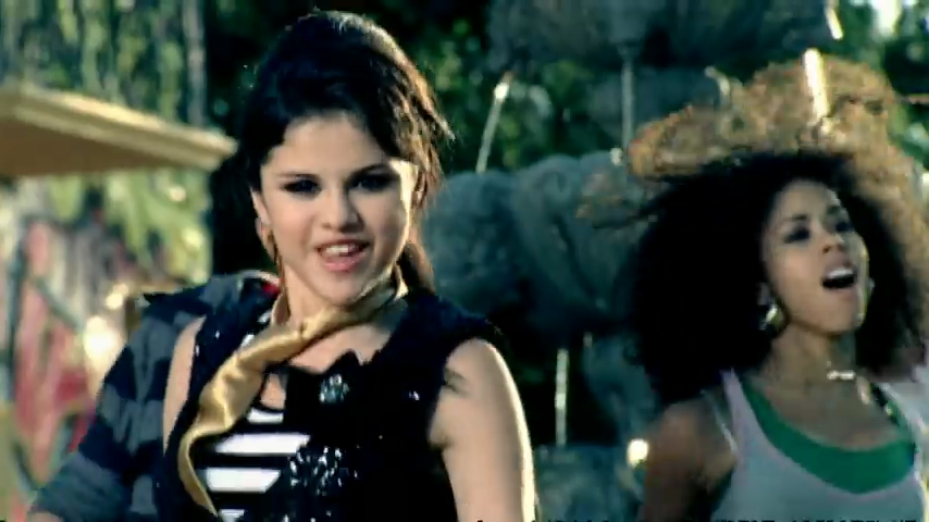 Selena_Gomez_-_Tell_Me_Something_I_Don_t_Know_-_YouTube_28480p29_mp40252.png