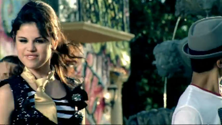 Selena_Gomez_-_Tell_Me_Something_I_Don_t_Know_-_YouTube_28480p29_mp40302.png