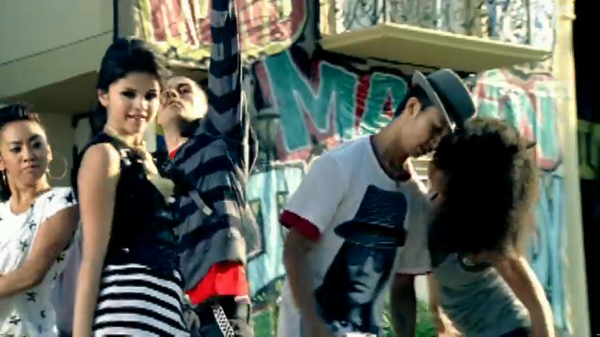 Selena_Gomez_-_Tell_Me_Something_I_Don_t_Know_-_YouTube_28480p29_mp40335.png