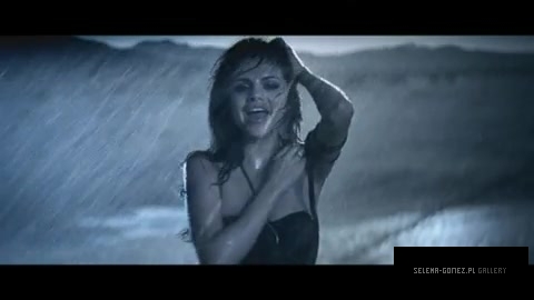 Selena_Gomez___The_Scene_-_A_Year_Without_Rain_285.jpg