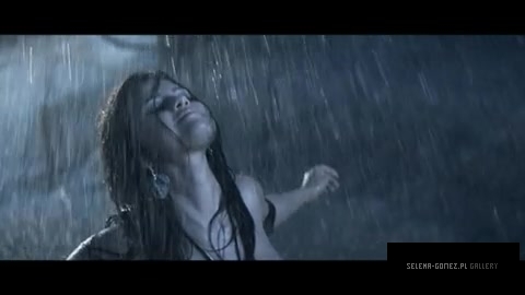 Selena_Gomez___The_Scene_-_A_Year_Without_Rain_300.jpg