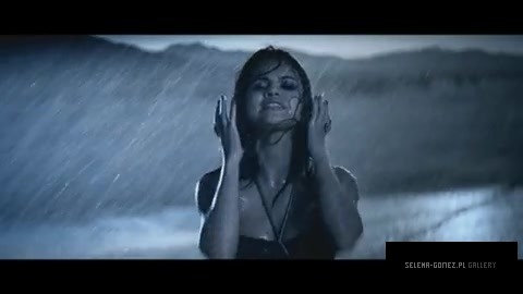 Selena_Gomez___The_Scene_-_A_Year_Without_Rain_325.jpg