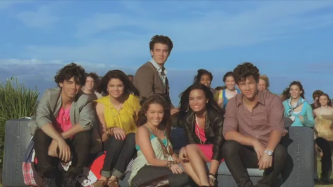 Disney_Channel_Stars___Send_It_On_5BOfficial_HD_Music_Video5D_-_YouTube_281080p29_mp41146.png