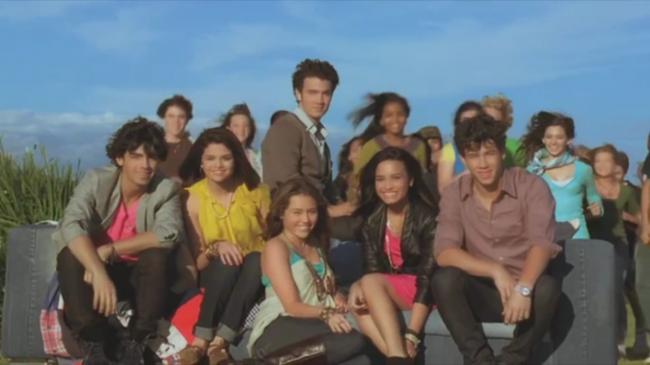 Disney_Channel_Stars___Send_It_On_5BOfficial_HD_Music_Video5D_-_YouTube_281080p29_mp41155.png