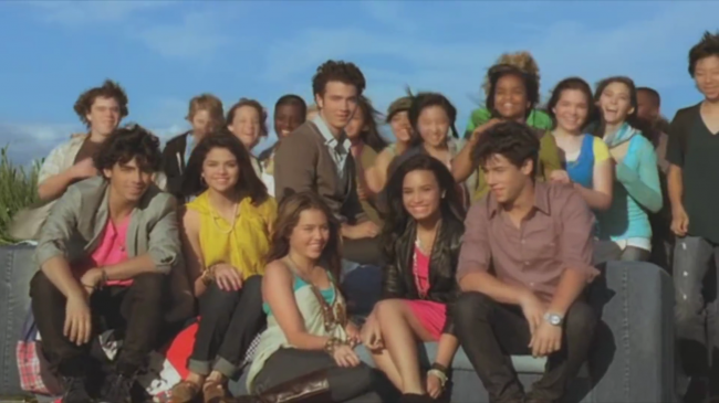 Disney_Channel_Stars___Send_It_On_5BOfficial_HD_Music_Video5D_-_YouTube_281080p29_mp41175.png