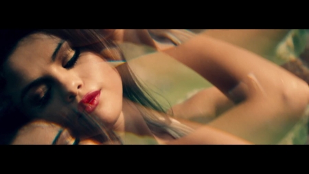 Selena_Gomez_-_Come___Get_It_-_Official_Video_Trailer_281080p29_064.jpg