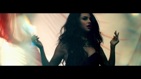 Selena_Gomez_-_Come___Get_It_-_Official_Video_Trailer_281080p29_094.jpg
