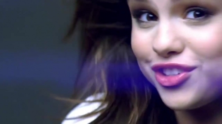 Selena_Gomez_-_Falling_Down_28Official_Video29_HD_287.jpg