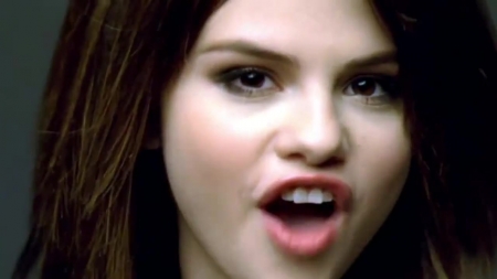 Selena_Gomez_-_Falling_Down_28Official_Video29_HD_290.jpg