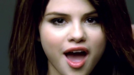 Selena_Gomez_-_Falling_Down_28Official_Video29_HD_294.jpg