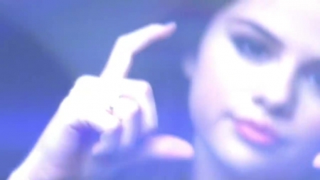 Selena_Gomez_-_Falling_Down_28Official_Video29_HD_297.jpg