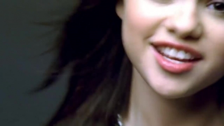 Selena_Gomez_-_Falling_Down_28Official_Video29_HD_303.jpg