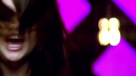 Selena_Gomez_-_Falling_Down_28Official_Video29_HD_319.jpg