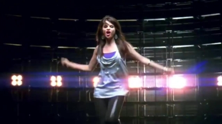 Selena_Gomez_-_Falling_Down_28Official_Video29_HD_344.jpg