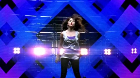 Selena_Gomez_-_Falling_Down_28Official_Video29_HD_345.jpg