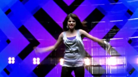 Selena_Gomez_-_Falling_Down_28Official_Video29_HD_348.jpg