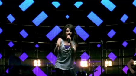 Selena_Gomez_-_Falling_Down_28Official_Video29_HD_362.jpg