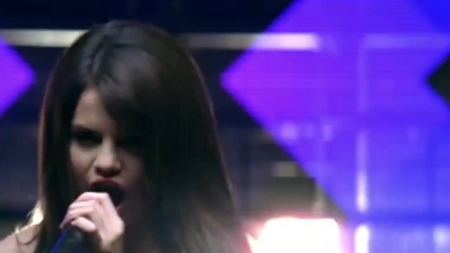 Selena_Gomez_-_Falling_Down_28Official_Video29_HD_366.jpg