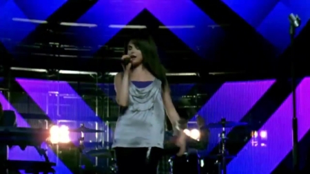 Selena_Gomez_-_Falling_Down_28Official_Video29_HD_398.jpg
