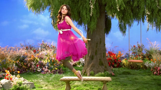 Selena_Gomez_-_Fly_to_Your_Heart_-_YouTube_28720p29_mp40198.png