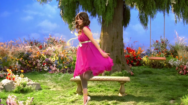 Selena_Gomez_-_Fly_to_Your_Heart_-_YouTube_28720p29_mp40210.png