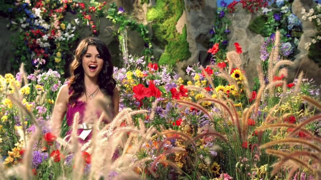 Selena_Gomez_-_Fly_to_Your_Heart_-_YouTube_28720p29_mp40219.png