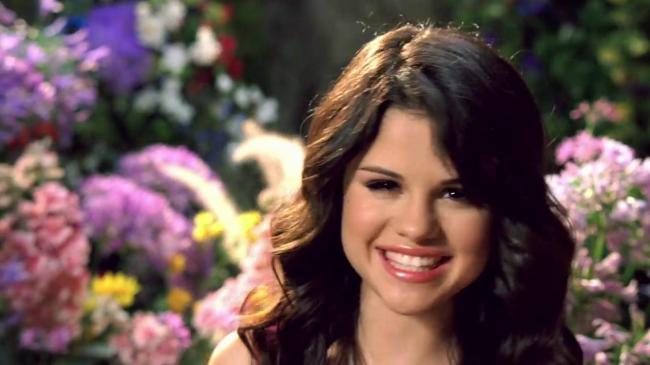 Selena_Gomez_-_Fly_to_Your_Heart_-_YouTube_28720p29_mp40221.png