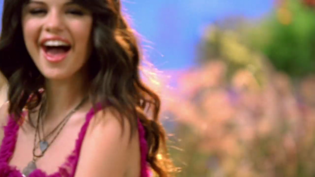 Selena_Gomez_-_Fly_to_Your_Heart_-_YouTube_28720p29_mp40283.png