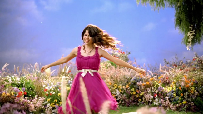 Selena_Gomez_-_Fly_to_Your_Heart_-_YouTube_28720p29_mp40291.png