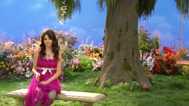 Selena_Gomez_-_Fly_to_Your_Heart_-_YouTube_28720p29_mp40319.png