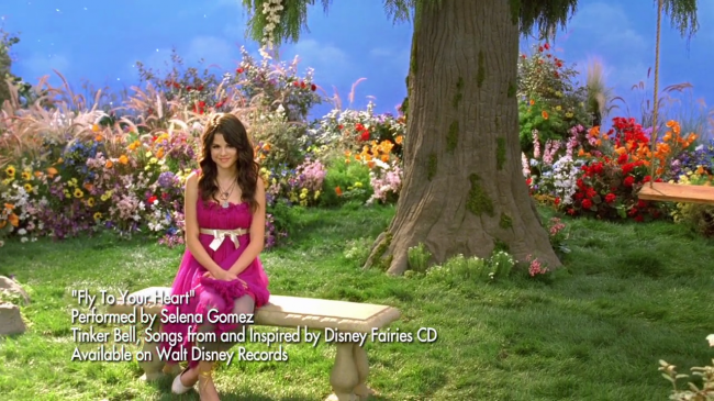 Selena_Gomez_-_Fly_to_Your_Heart_-_YouTube_28720p29_mp40323.png