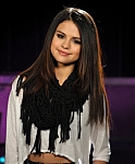 Selena-Gomez-MTV-Movie-Awards-rehearsals-28429-04132013055756000000.jpg