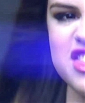 Selena_Gomez_-_Falling_Down_28Official_Video29_HD_220.jpg