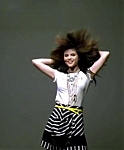 Selena_Gomez_-_Falling_Down_28Official_Video29_HD_300.jpg