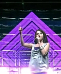Selena_Gomez_-_Falling_Down_28Official_Video29_HD_374.jpg