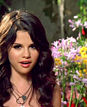 Selena_Gomez_-_Fly_to_Your_Heart_-_YouTube_28720p29_mp40188.png