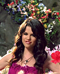 Selena_Gomez_-_Fly_to_Your_Heart_-_YouTube_28720p29_mp40257.png