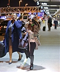 Selena_Gomez_arriving_at_LAX_Airport_010513_03.jpg