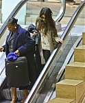 Selena_Gomez_arriving_at_LAX_Airport_010513_06.jpg